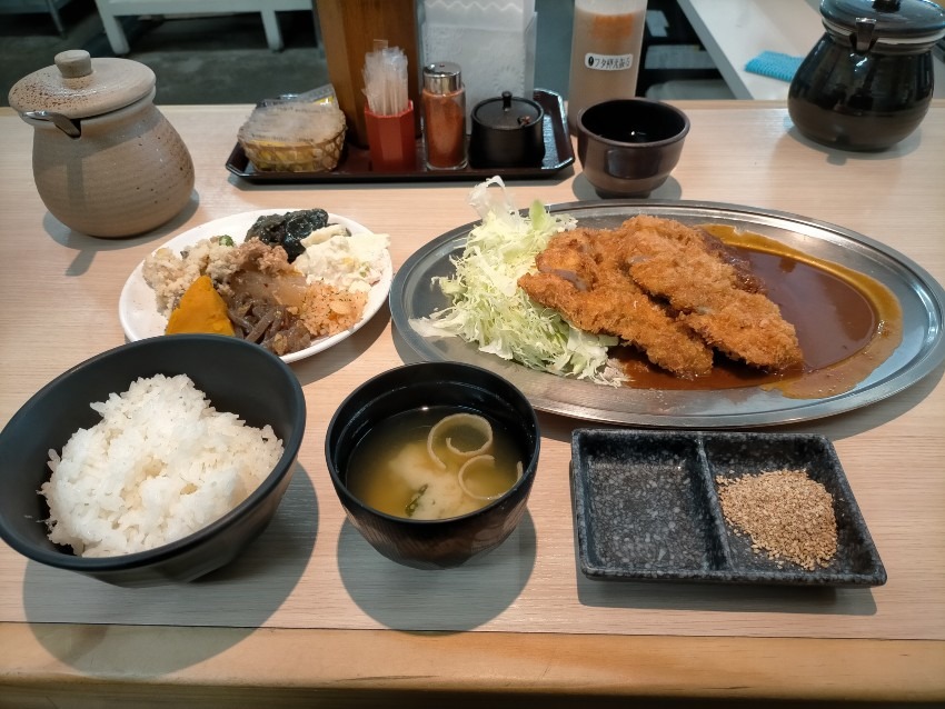 たべちゃんの持論ですが大食いのお店です!とんかつきんのつる大野城本店