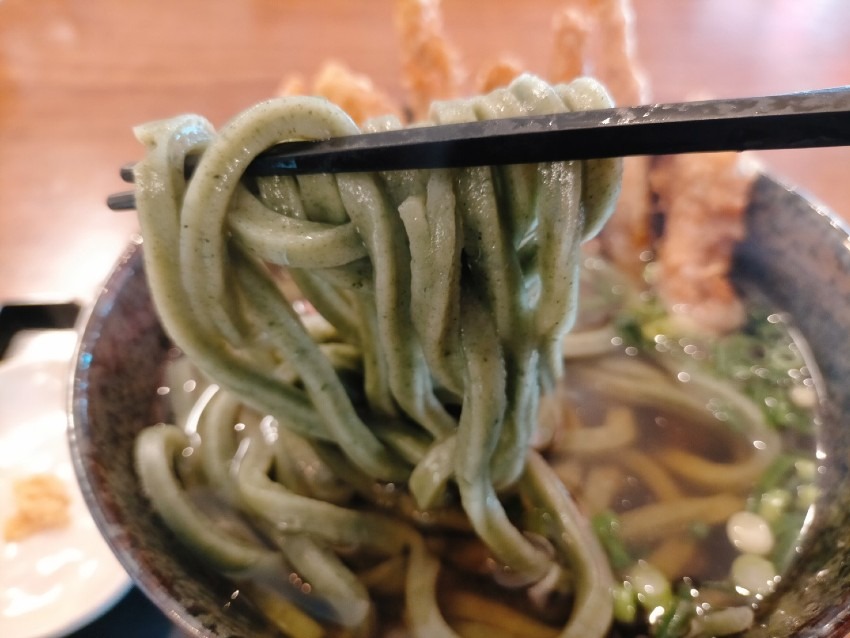 「緑のうどん」よもぎ麺が味わえる筑豊で唯一のお店!筑豊製麺組合 よもぎうどん