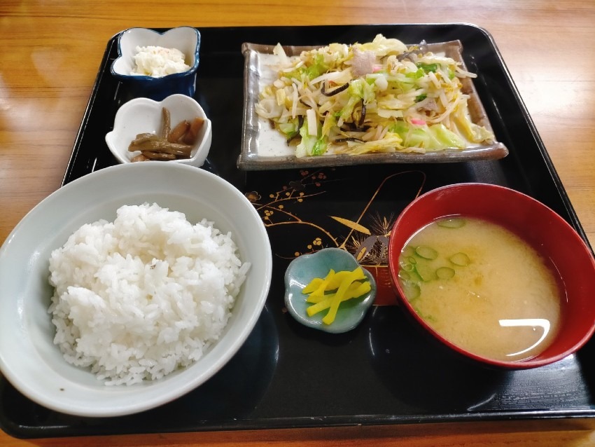 赤坂小梅さんの実家でも有名で創業150年以上の歴史を持つ人気の大衆食堂!向山食堂