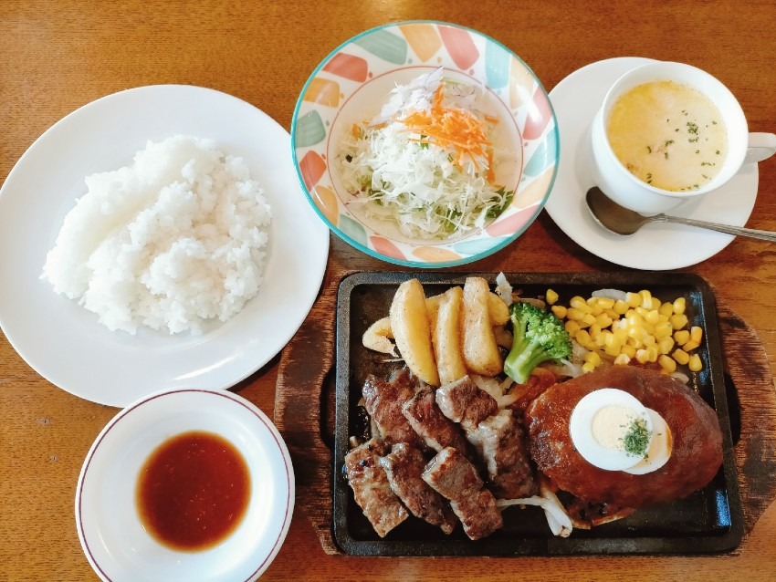 お肉の旨みとソースの相性抜群のセットメニュー!りんでんばうむ(Lindenbaum)