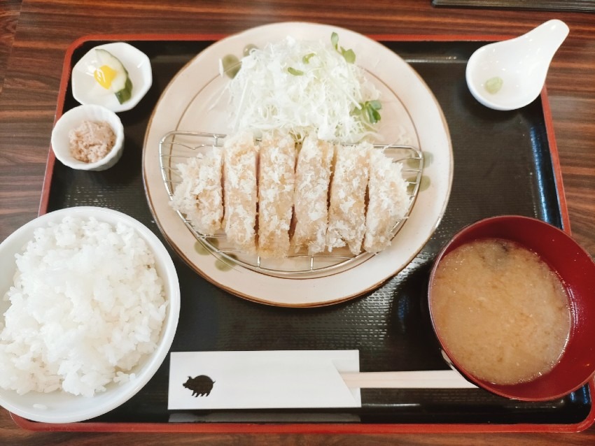 地元の農家さんがこだわって作ったお米や野菜も美味しい!こぶたさんがころんだ。