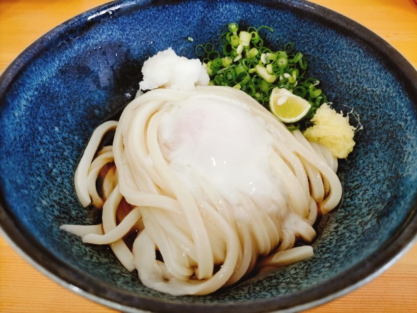 ぶっかけは讃岐うどんならではのコシと喉越しがたまらない!讃岐うどん よろず屋