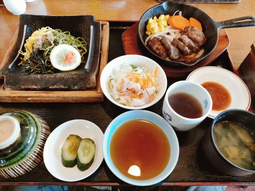 三大名物が一度に味わえる瓦そば御膳!りんでんばうむ(Lindenbaum)