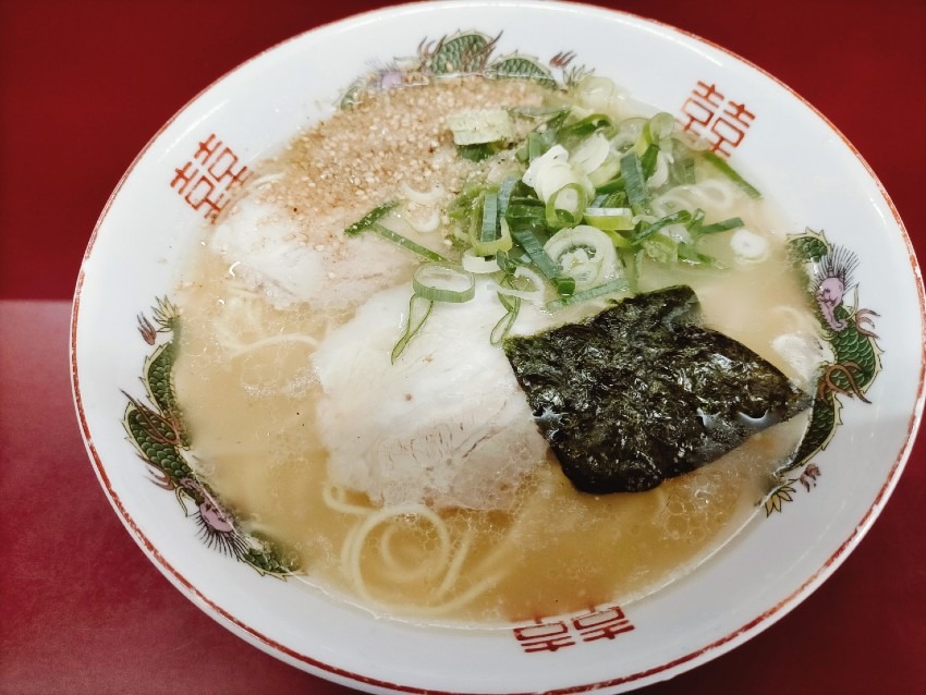 パンチの効いた豚骨スープがたまらなく美味しく癖になる!泰平楼(たいへいろう)ラーメン