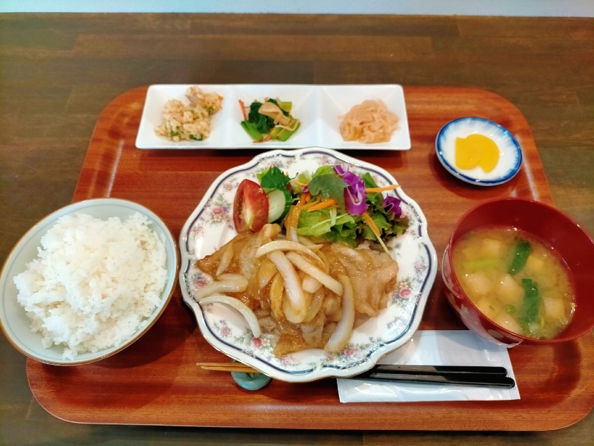 何度でも足を運びたくなる家庭的な料理が魅力!白ヤギ食堂 時々黒ヤギ