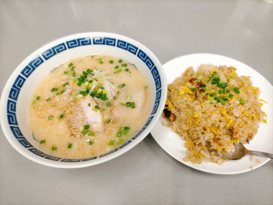 マイルドであっさりだけどしっかり豚骨を感じるやわらかなスープ!九州とんこつラーメン専門店 蘭蘭(らんらん)