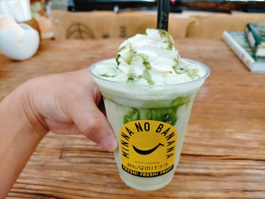 抹茶のほろ苦さとバナナの甘味にたっぷりクリームが美味しい!人とみどりを結ぶえん たかしまえん