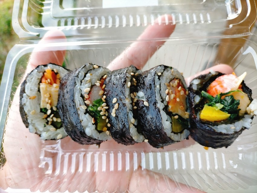 たくあんのポリポリ食感が癖になる美味しさのノーマルキンパ!밥(パプ)