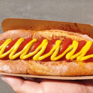 アメリカンスタイルの噂のオリジナルホットドッグ専門キッチンカー ｜Today